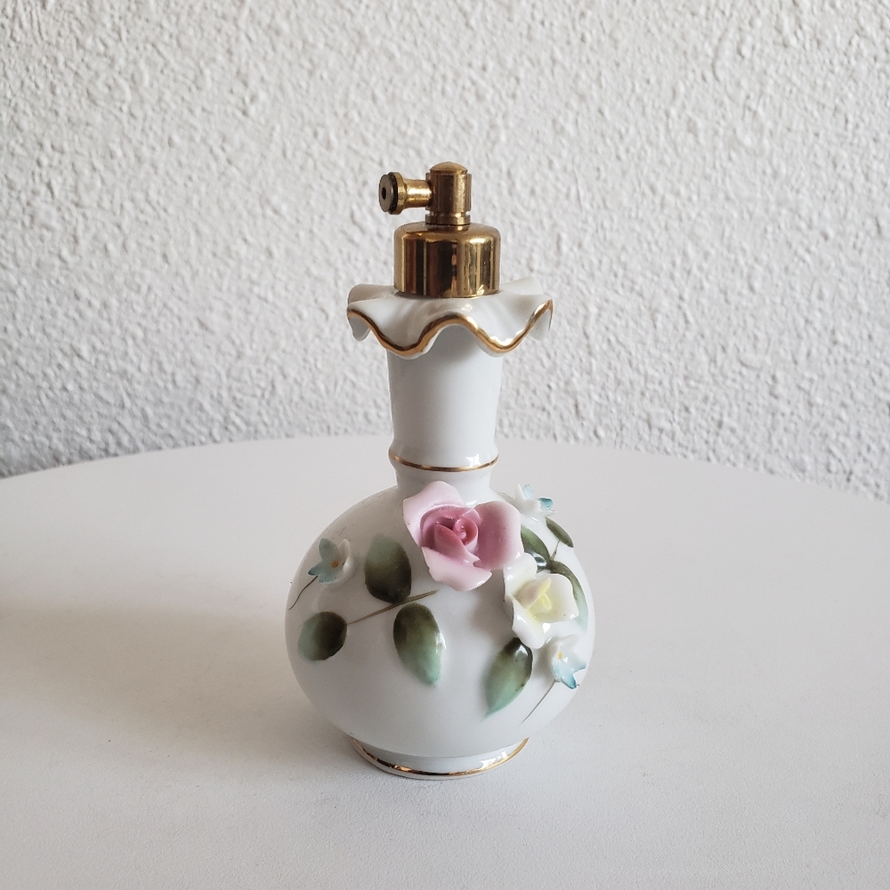 MC Wales Japann Porcelai Raised Floral Perfume Organizer Empty